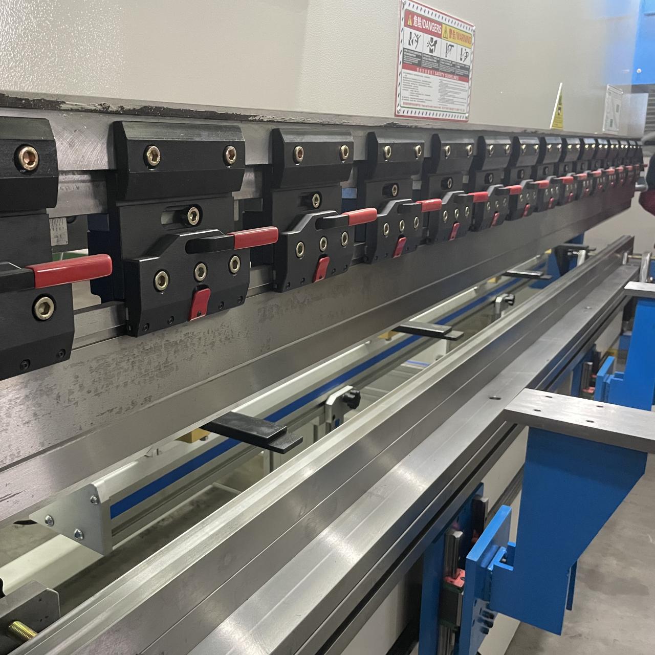 High Quality 3m Press Brake Machine Hydraulic 100 Ton For Sheet Metal Bending Levha Bükülmə üçün Yüksək Keyfiyyətli 3m Pres Əyləc Maşını Hidravlik 100 Ton